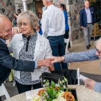 Doug Kindschi and President Emeritus Don Lubbers shaking hands